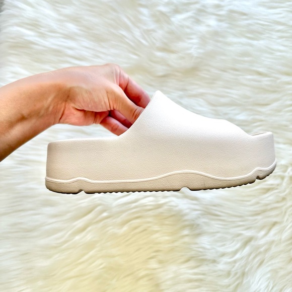 PLATFORM SLIDES - Picture 10 of 12